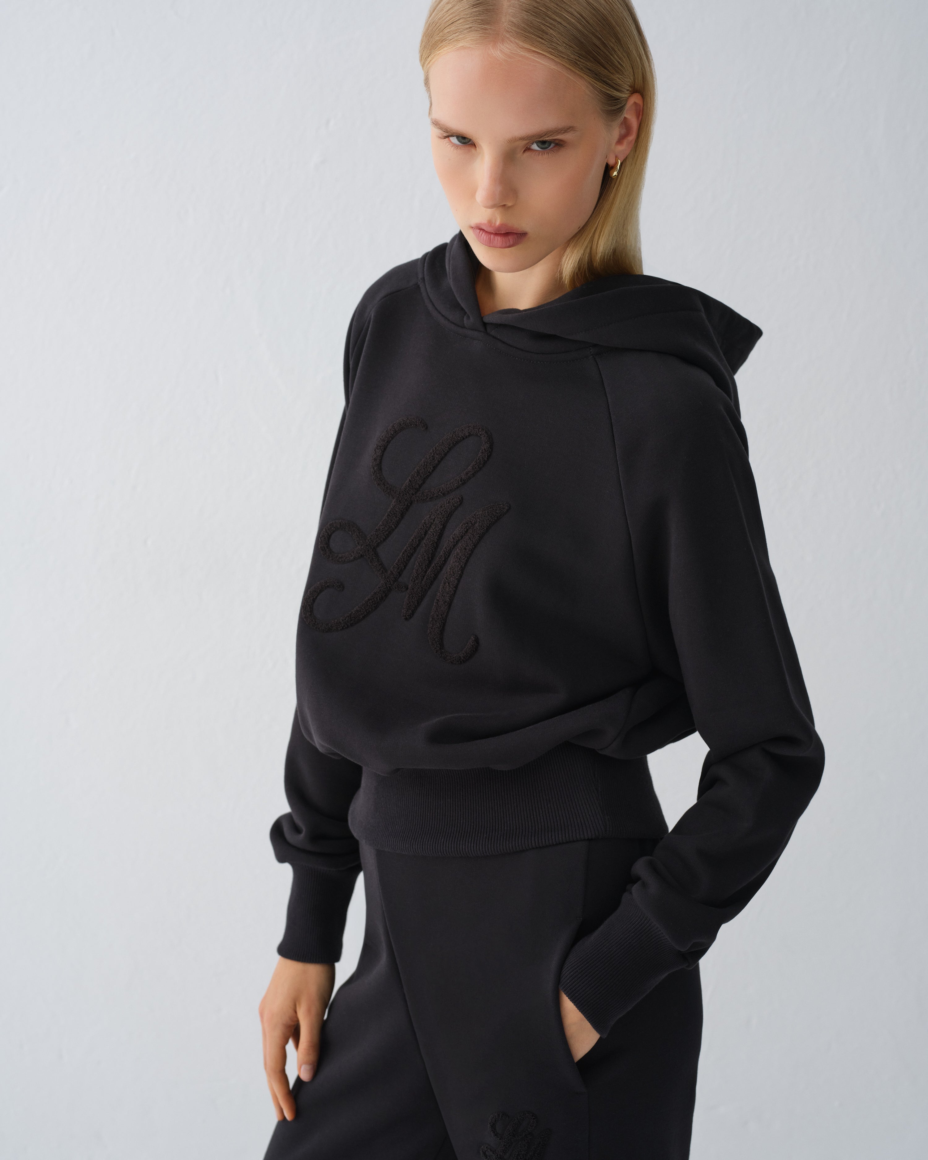 BLUZA Z KAPTUREM SAMI BLACK