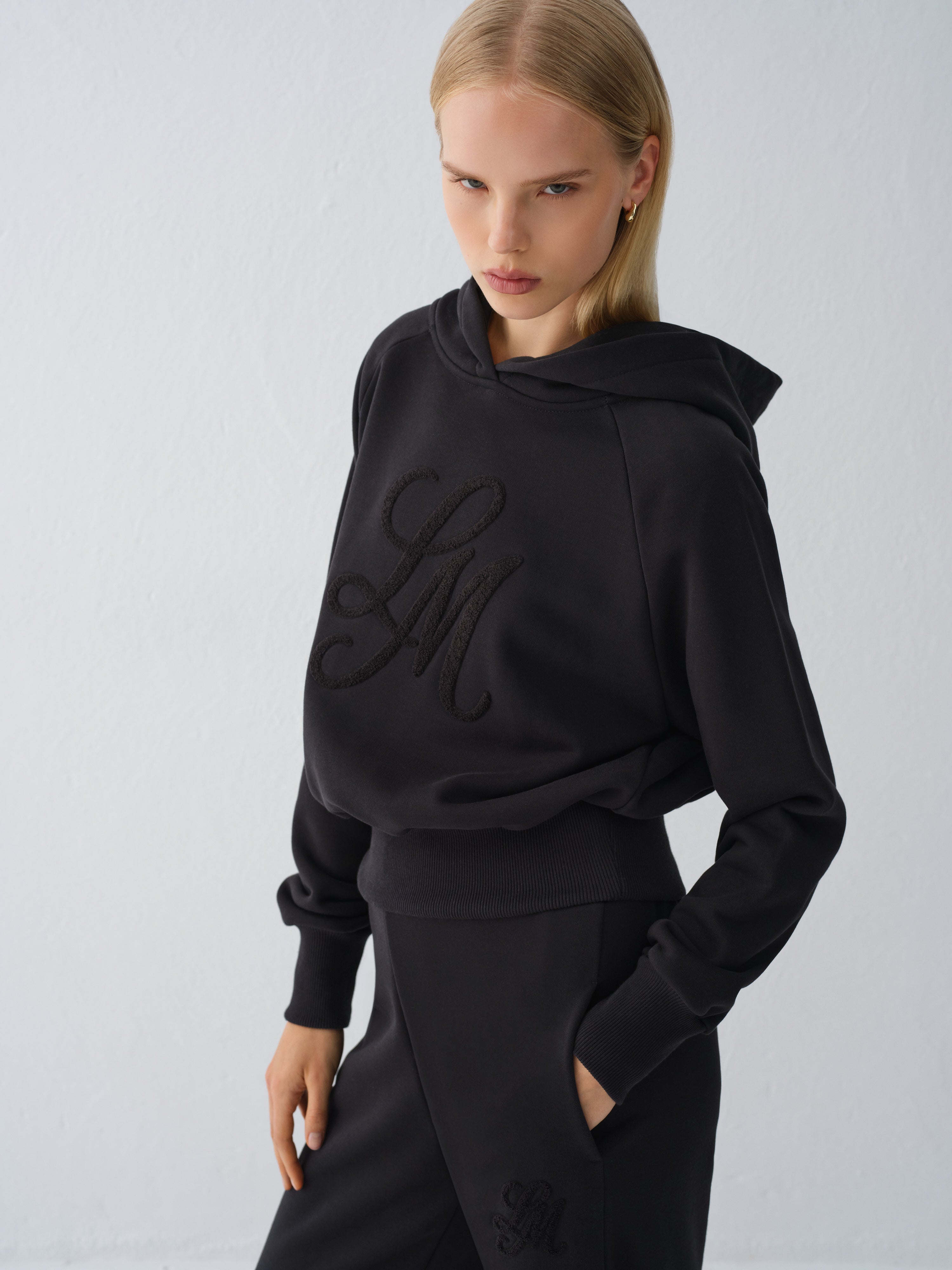 BLUZA Z KAPTUREM SAMI BLACK