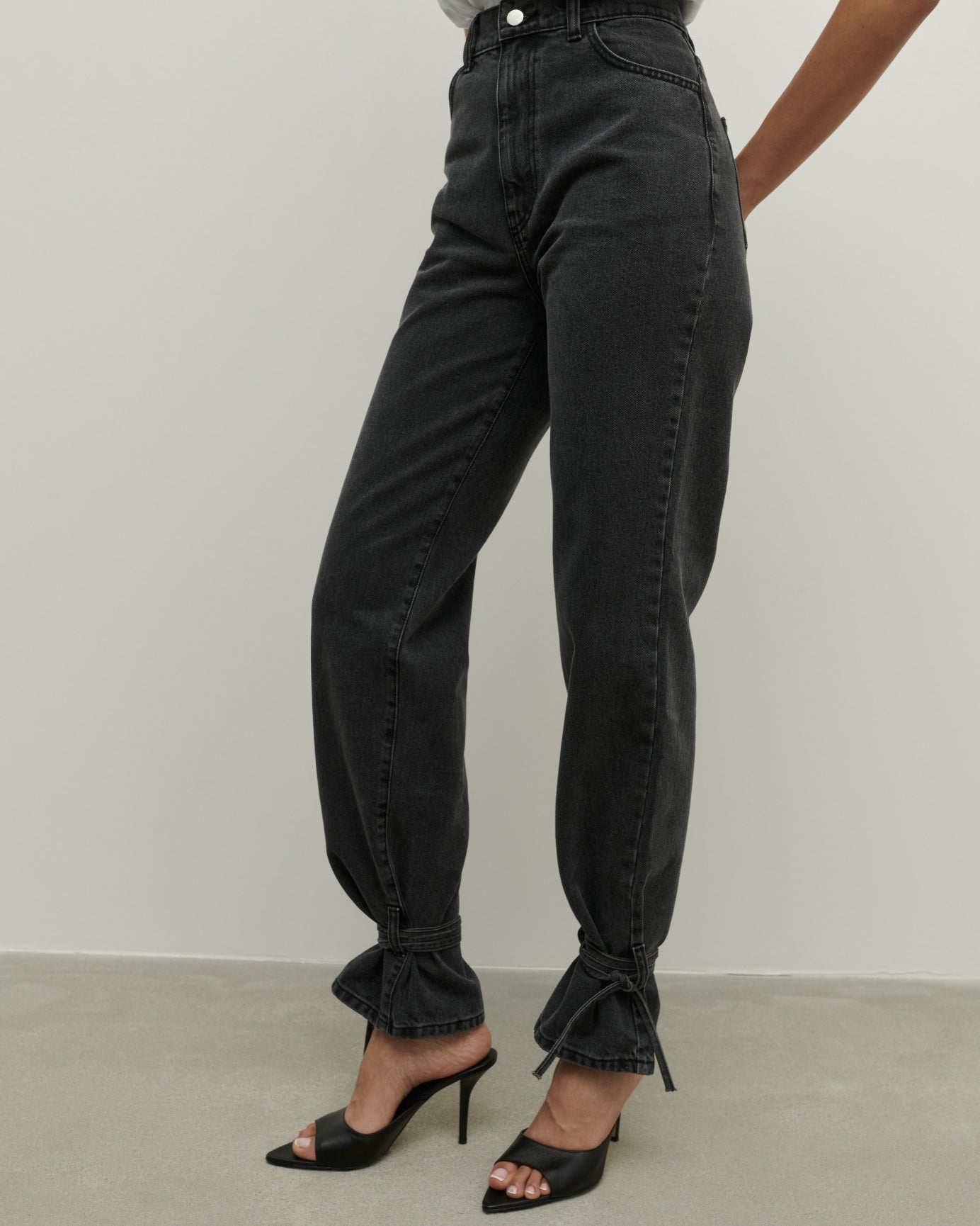 JEANSY ETZI BLACK