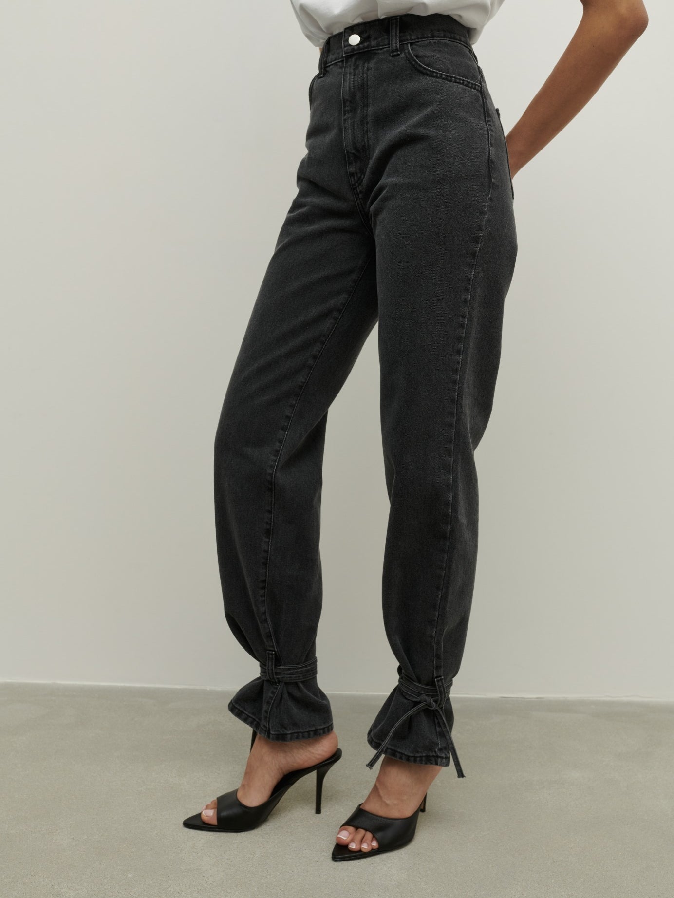JEANSY ETZI BLACK