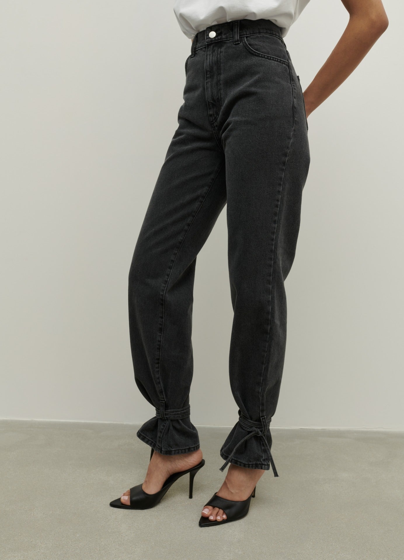 JEANSY ETZI BLACK